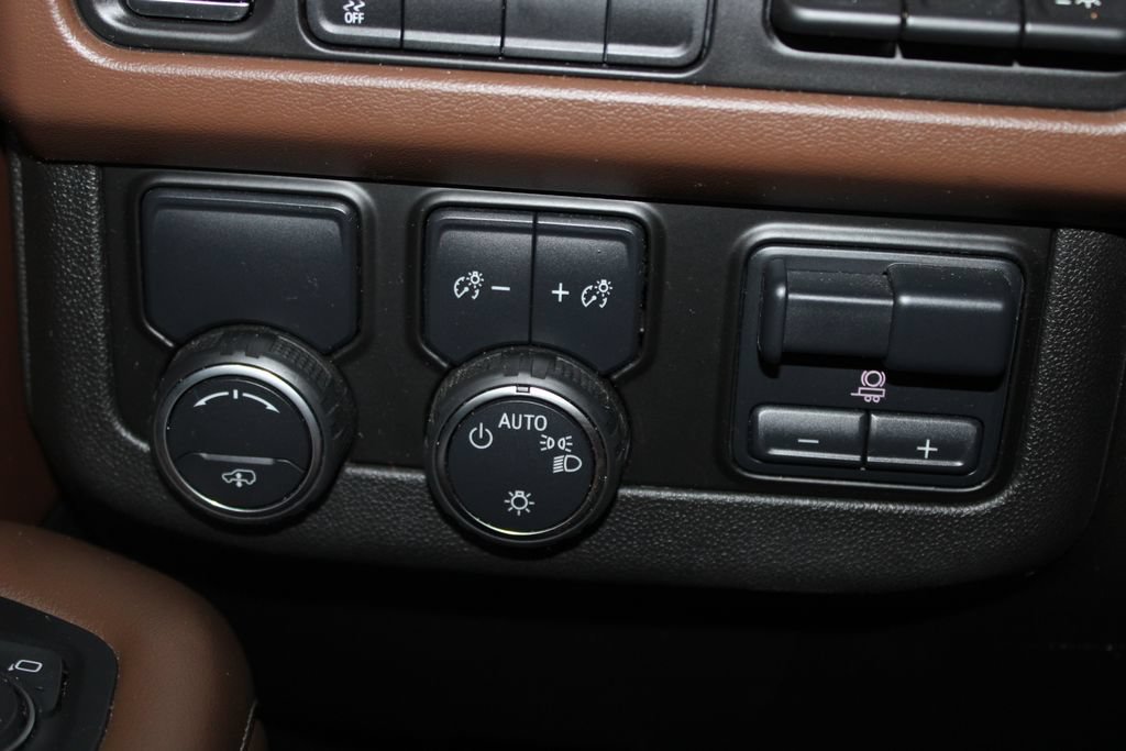 Used 2021 Chevrolet Suburban High Country RWD image 47