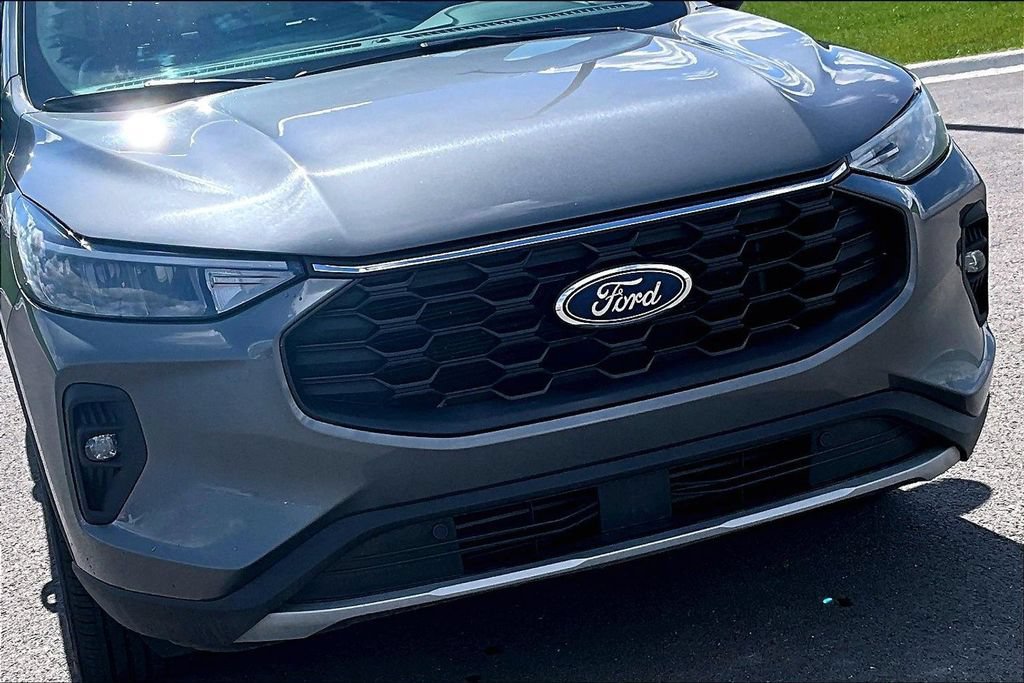 Certified 2025 Ford Escape ST-Line Select AWD/4WD image 28