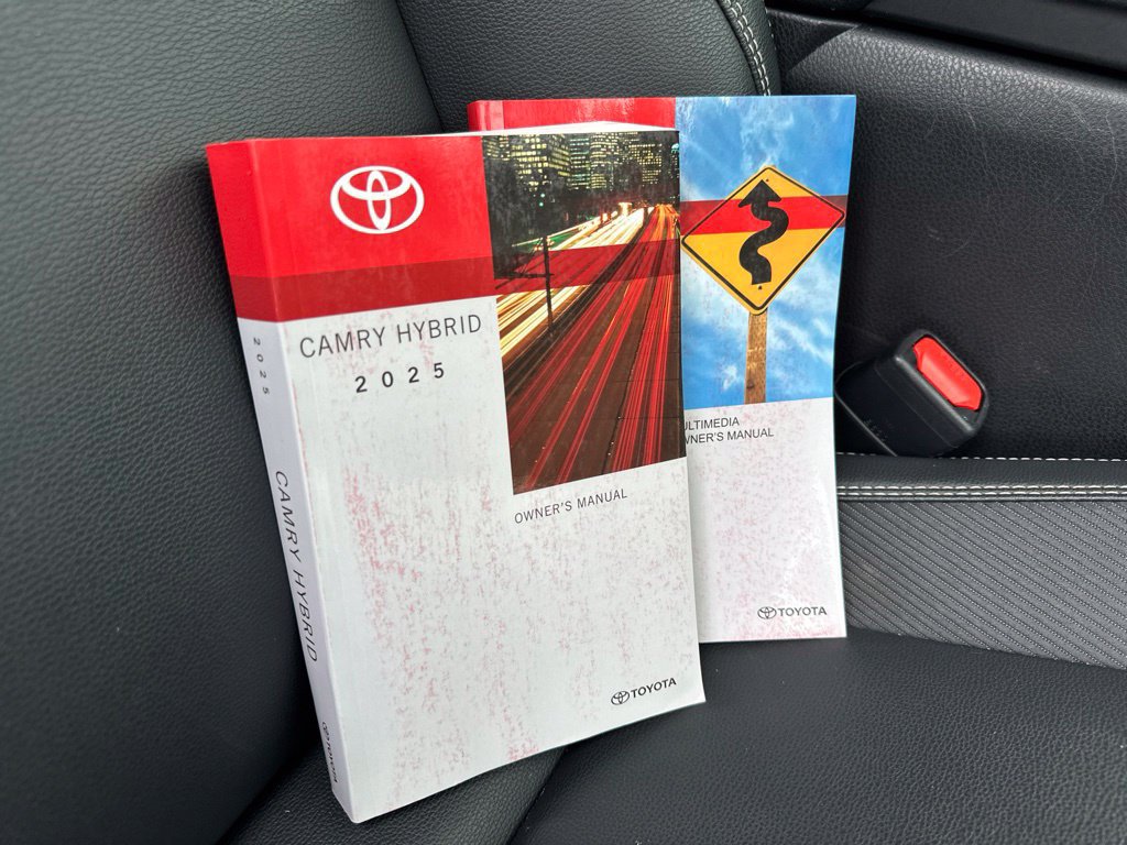 Used 2025 Toyota Camry SE FWD image 31