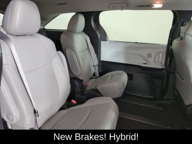 Used 2025 Toyota Sienna XLE w/ XLE Plus Package image 16