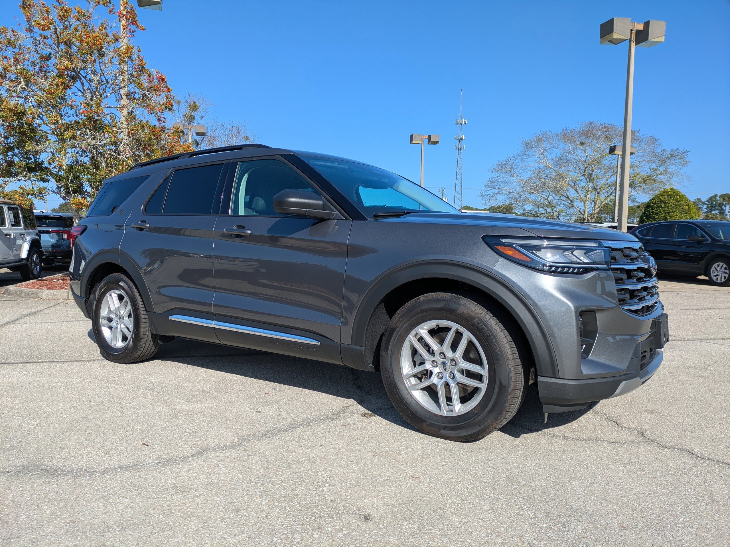 Certified 2025 Ford Explorer Active w/ Active Comfort Package image 8