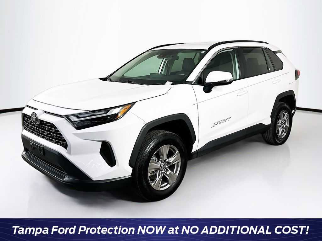 Used 2025 Toyota RAV4 XLE AWD/4WD image 1