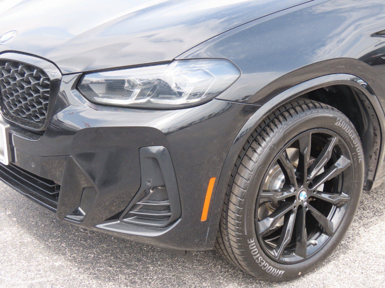 Used 2024 BMW X4 xDrive30i w/ Premium Package AWD/4WD image 3