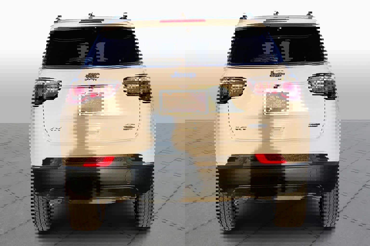 Used 2024 Jeep Compass Latitude image 2