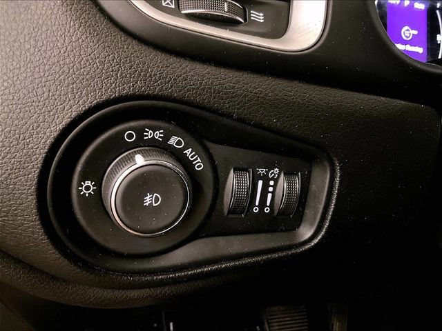 Used 2020 Jeep Renegade Latitude w/ Cold Weather Group AWD/4WD image 30