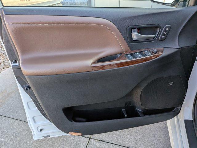 Used 2020 Toyota Sienna Limited Premium image 12