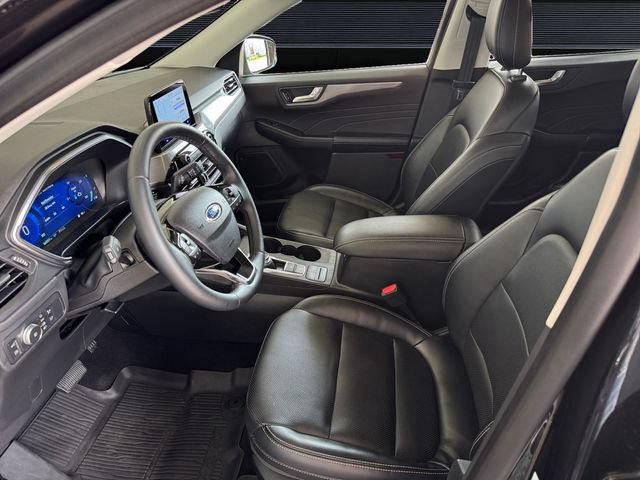 Certified 2022 Ford Escape Titanium AWD/4WD image 9