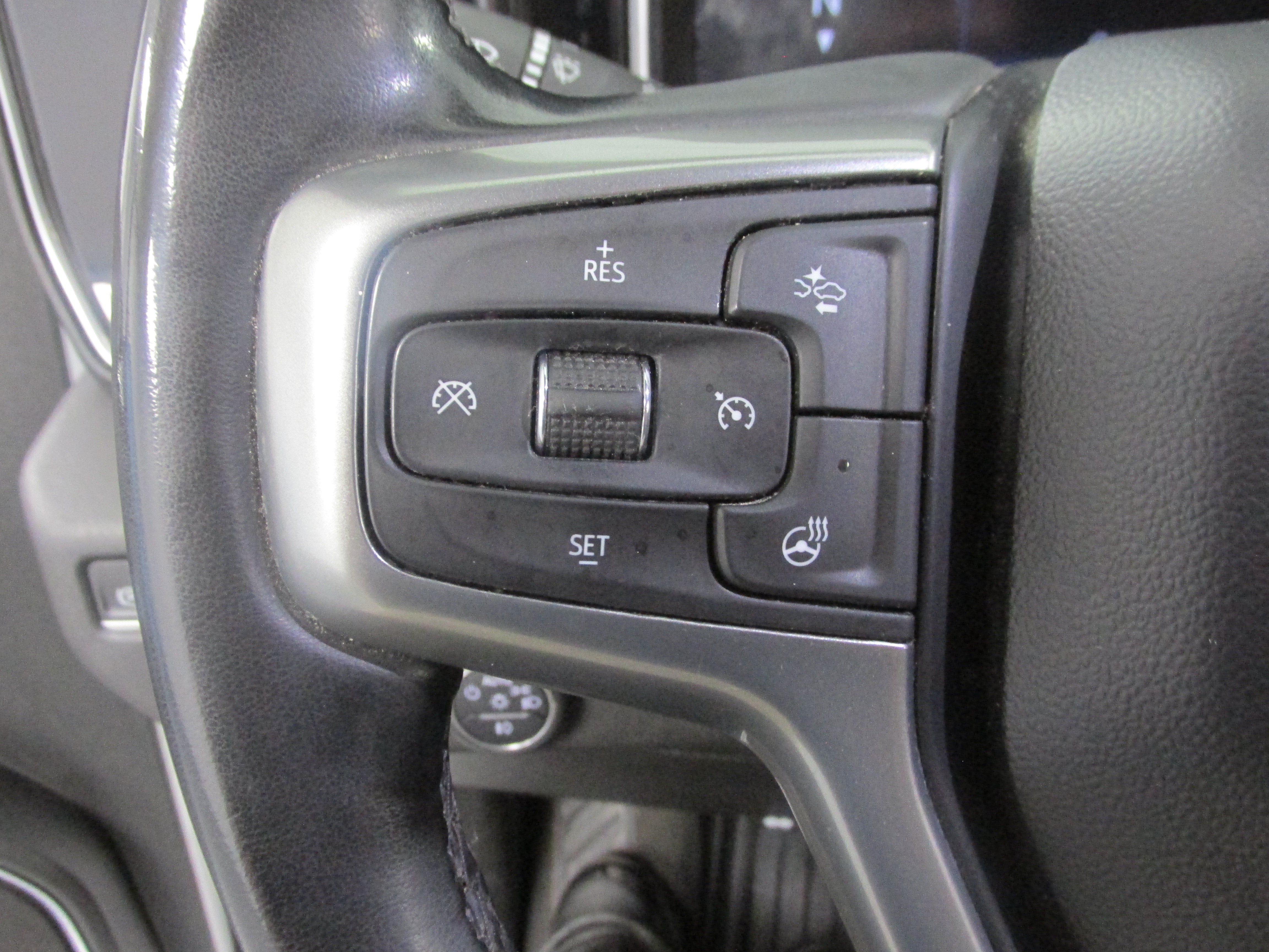 Used 2023 Chevrolet Silverado 1500 RST w/ Z71 Off-Road Package AWD/4WD image 32