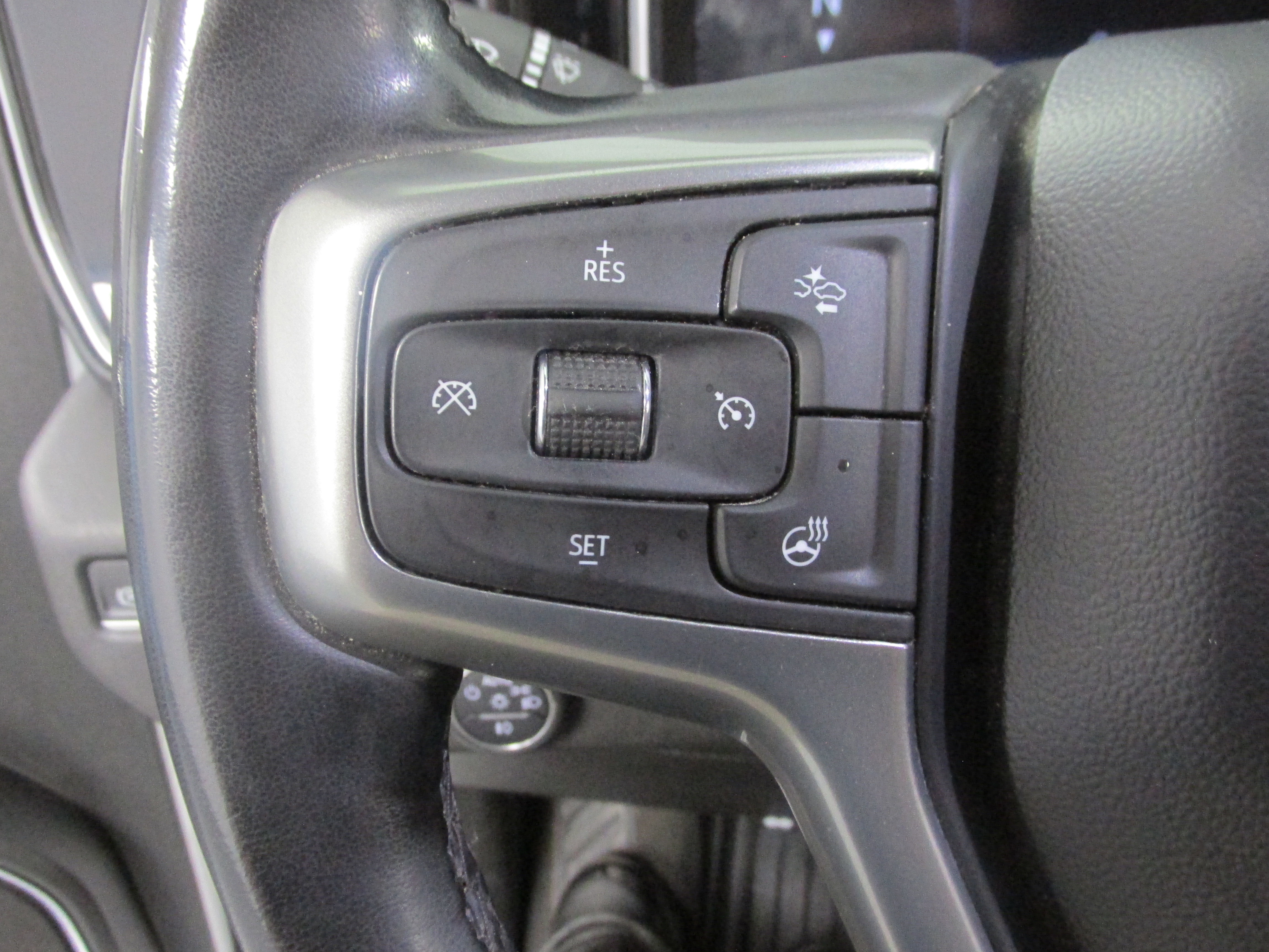 Used 2023 Chevrolet Silverado 1500 RST w/ Z71 Off-Road Package AWD/4WD image 32