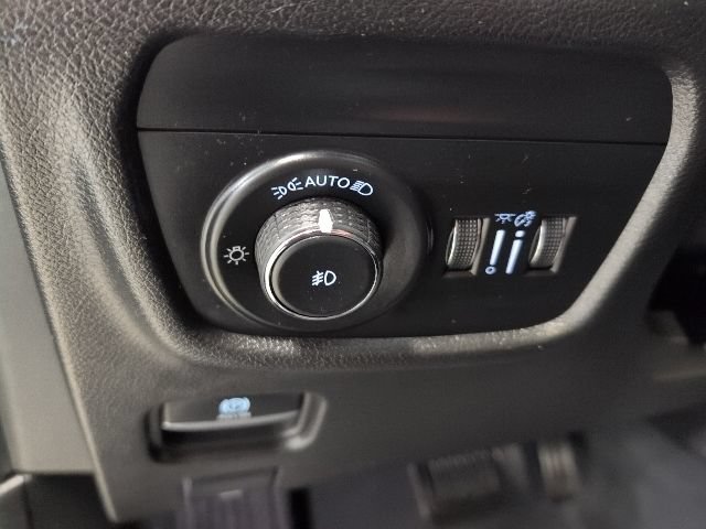 Used 2023 Jeep Grand Cherokee Limited AWD/4WD image 17