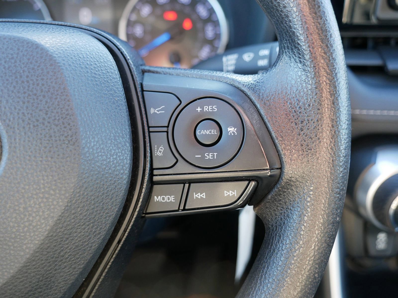 Used 2019 Toyota RAV4 LE w/ Carpet Mat Package AWD/4WD image 31