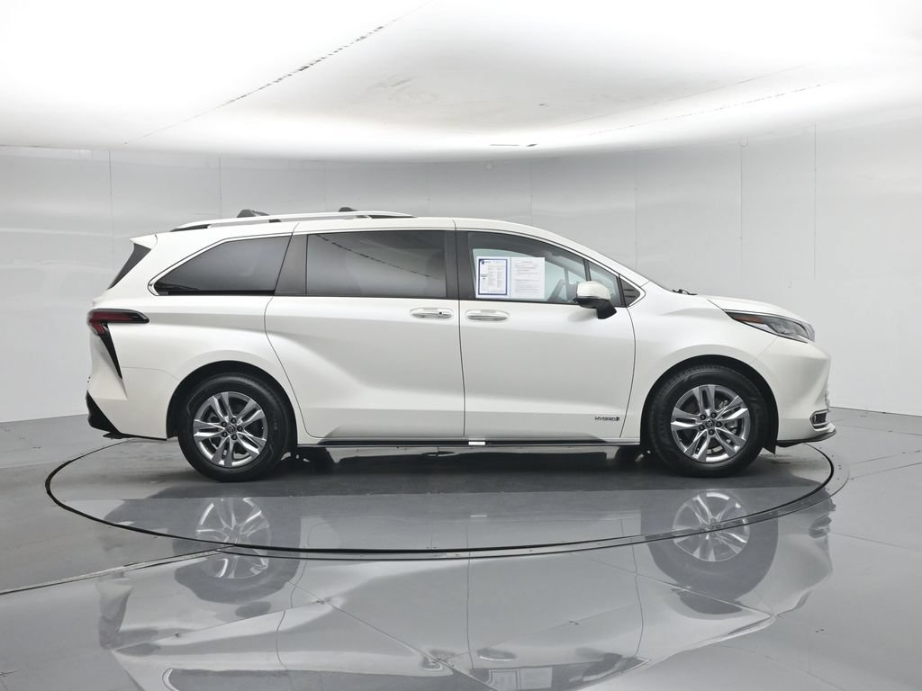 Used 2021 Toyota Sienna Limited FWD image 30