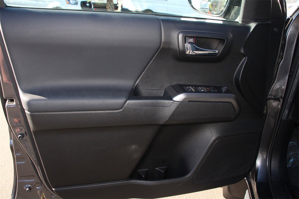 Used 2022 Toyota Tacoma TRD Off-Road image 24