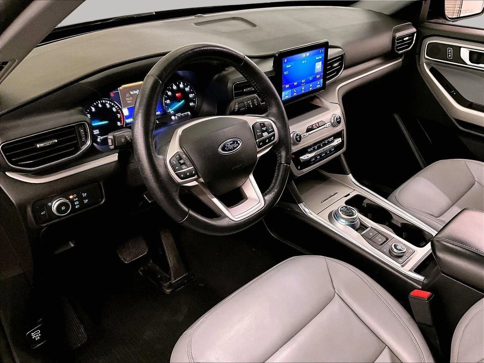 Certified 2021 Ford Explorer XLT w/ Equipment Group 202A image 12