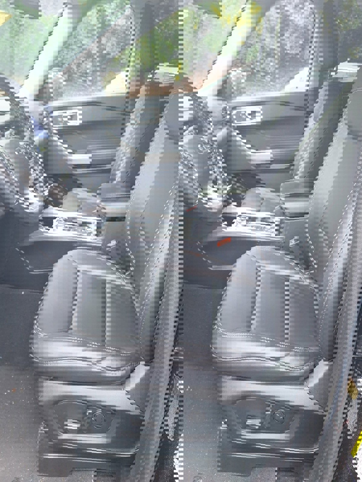 Certified 2022 Ford Explorer XLT w/ Equipment Group 202A image 7