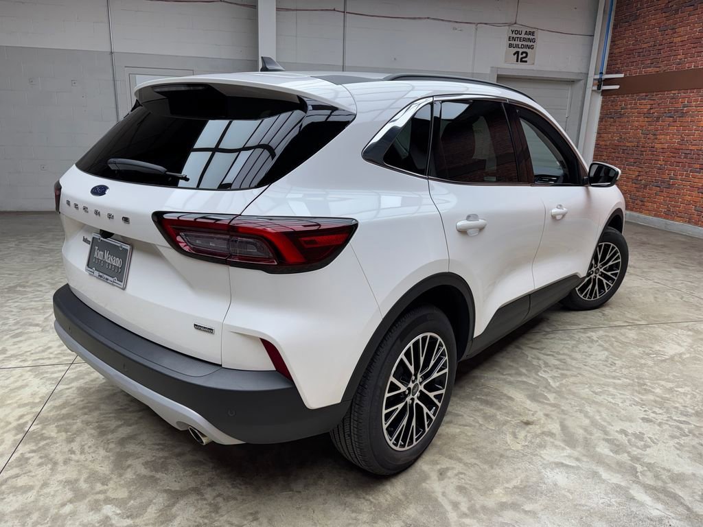 Certified 2025 Ford Escape SE FWD image 4