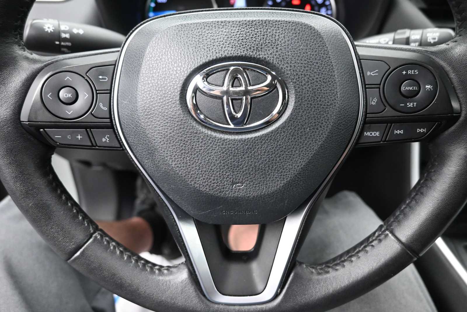 Used 2022 Toyota RAV4 XLE w/ XLE Grade Weather Package AWD/4WD image 17