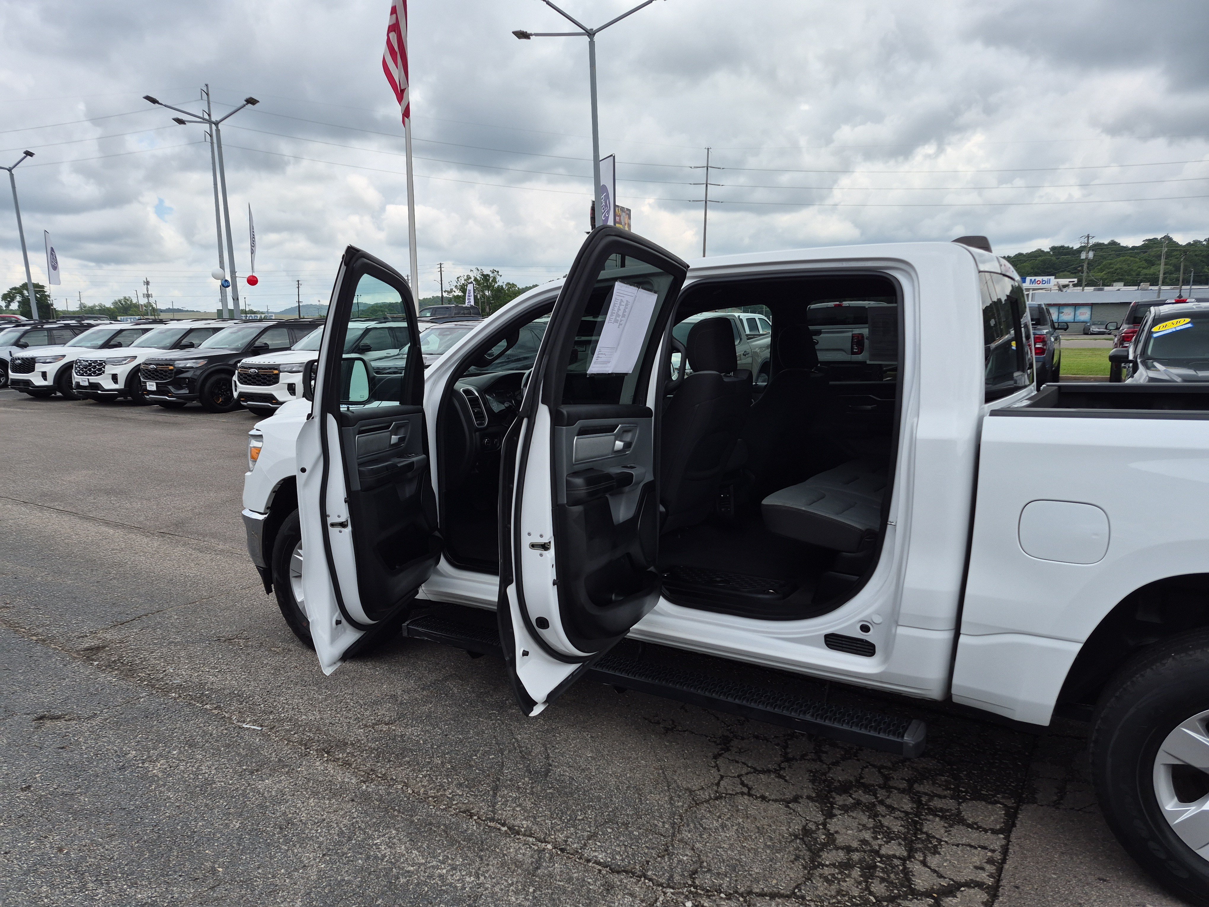 Used 2023 RAM 1500 Big Horn AWD/4WD image 15