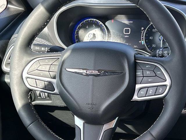 Used 2025 Chrysler Pacifica Select FWD image 14