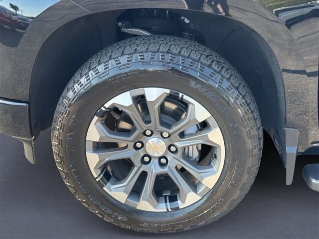 Used 2025 Chevrolet Silverado 1500 High Country w/ Z71 Off-Road Package AWD/4WD image 12