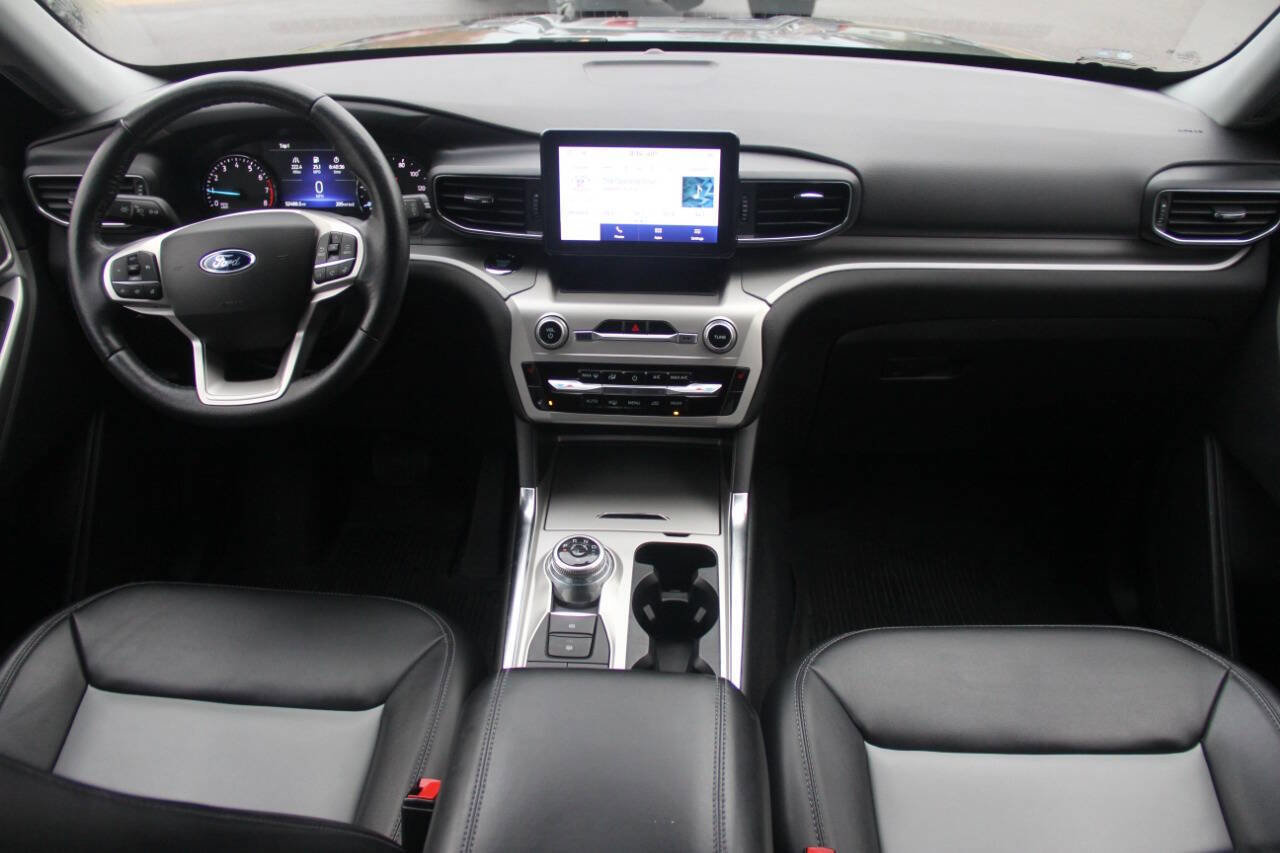 Certified 2022 Ford Explorer XLT w/ Equipment Group 202A image 15