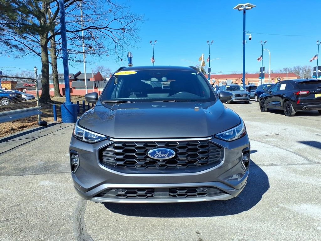 Certified 2023 Ford Escape ST-Line Elite AWD/4WD image 6