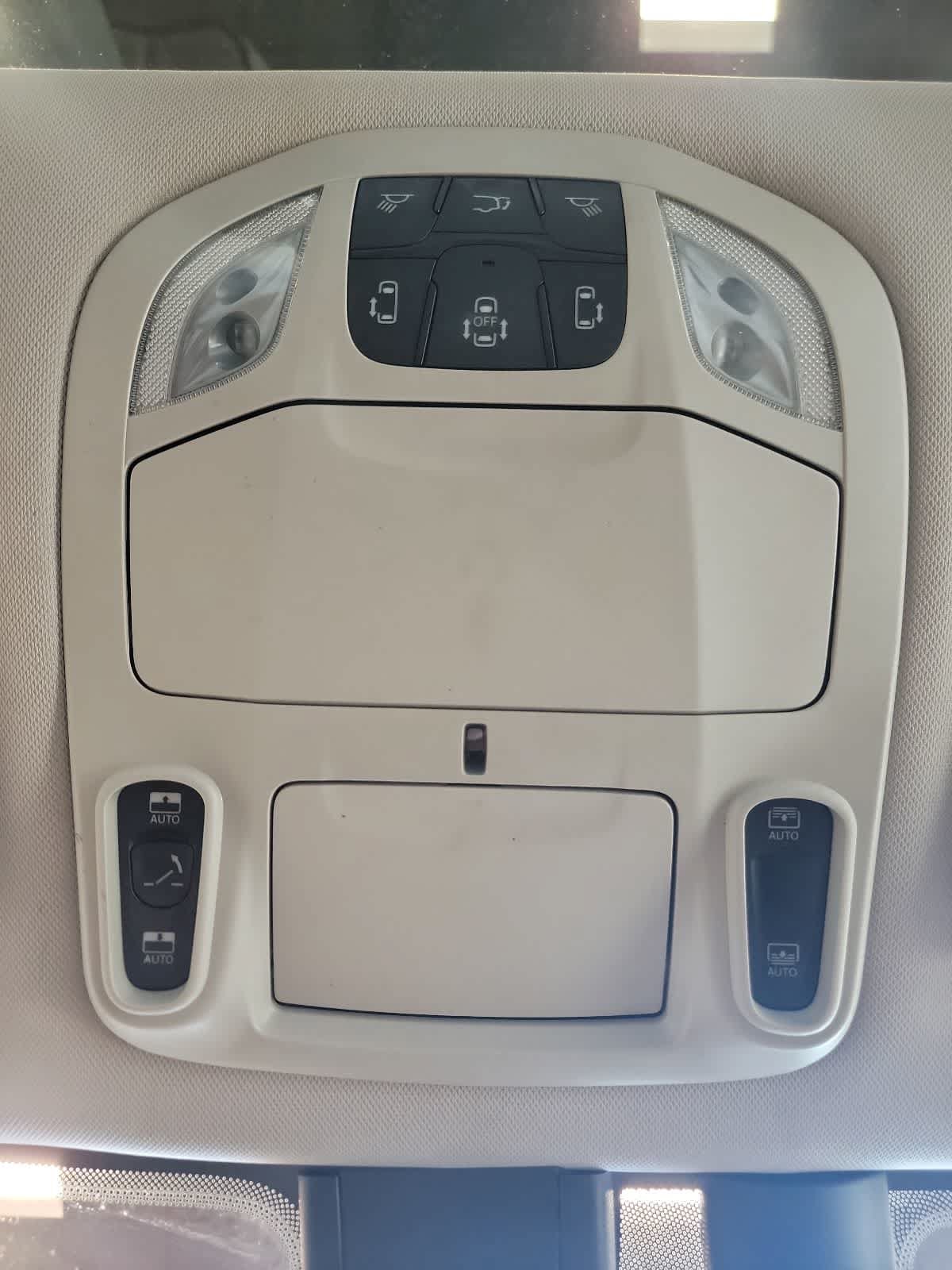 Used 2020 Chrysler Pacifica Limited FWD image 25