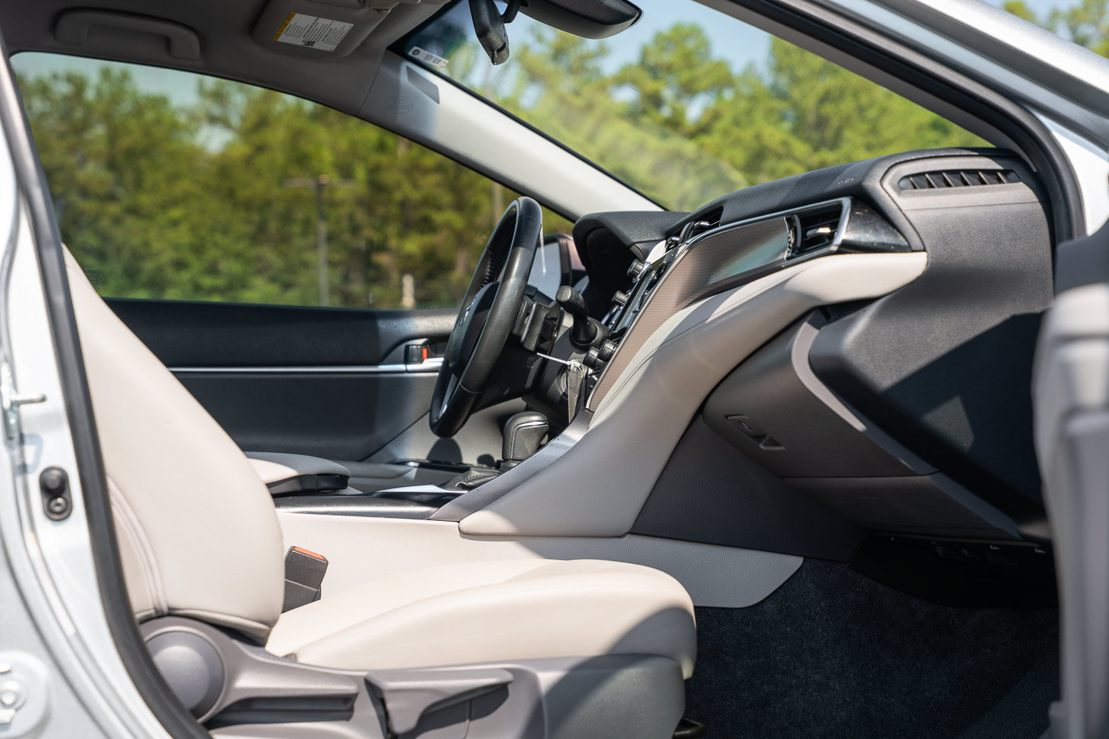 Used 2018 Toyota Camry SE FWD image 13