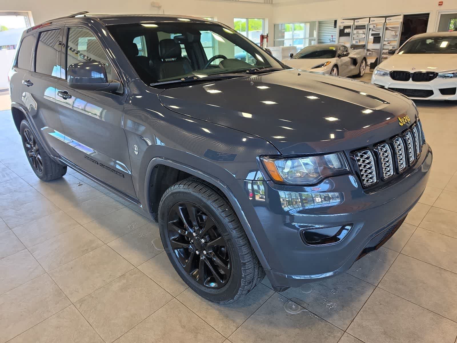 Used 2018 Jeep Grand Cherokee Altitude AWD/4WD image 5