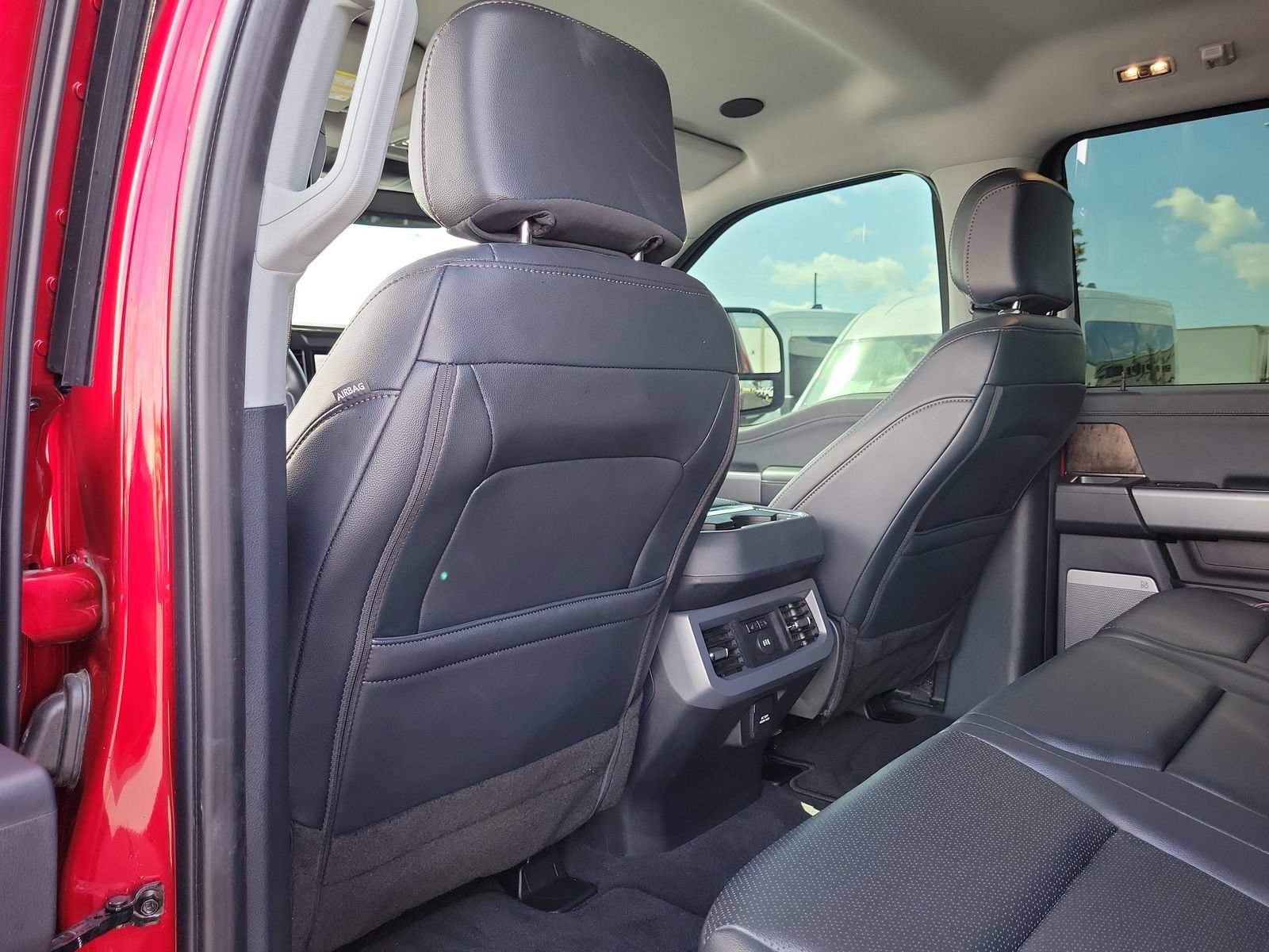 Certified 2025 Ford F250 Lariat w/ Lariat Ultimate Package AWD/4WD image 9