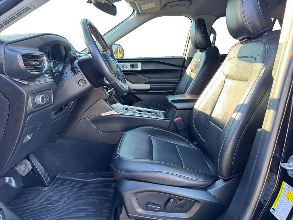 Certified 2022 Ford Explorer Limited w/ Equipment Group 301A image 9