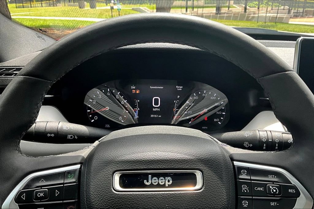 Used 2025 Jeep Compass Limited AWD/4WD image 14