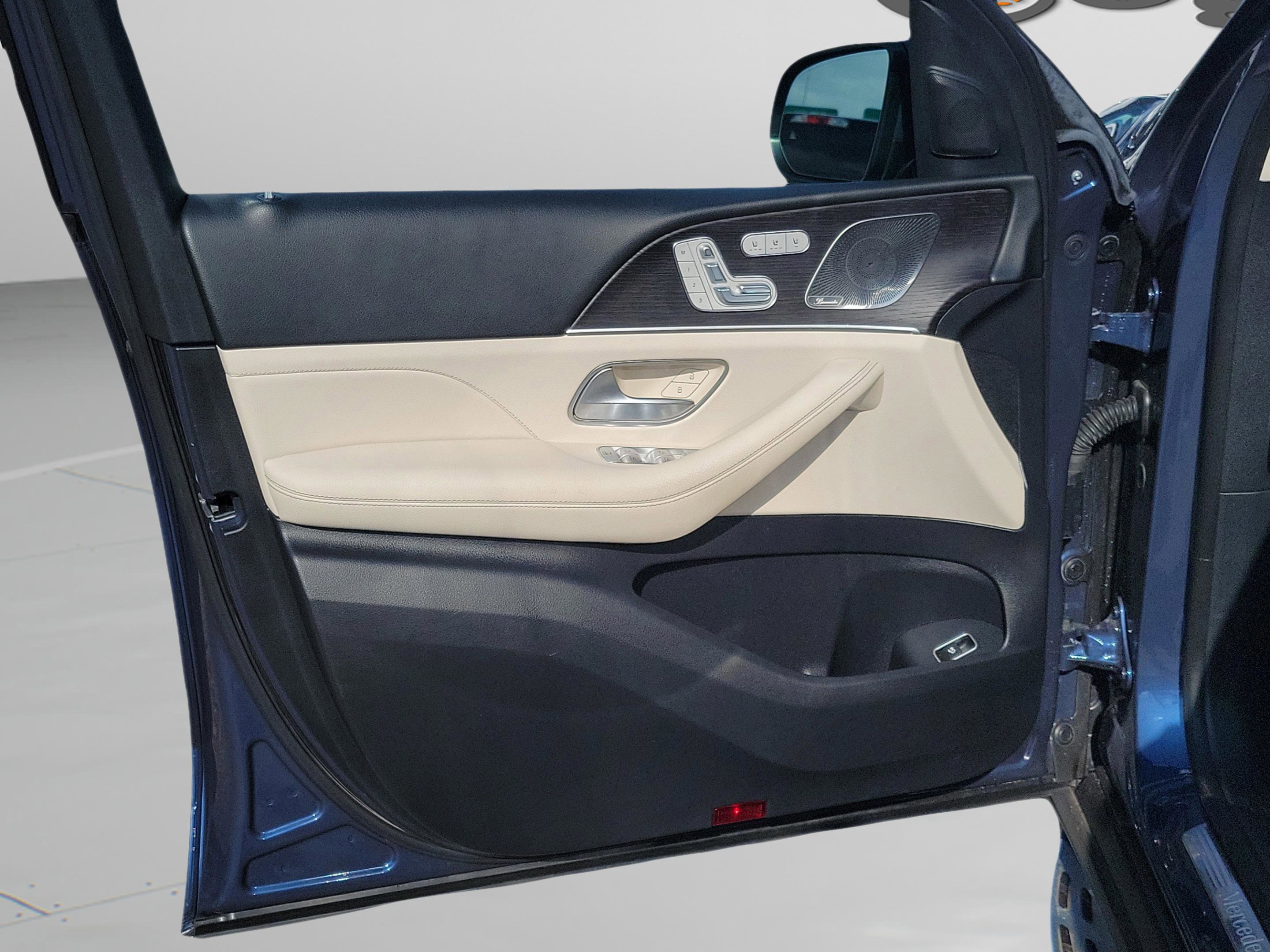 Used 2024 Mercedes-Benz GLS 450 4MATIC image 5