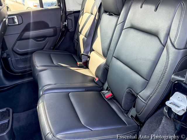 Used 2025 Jeep Wrangler Unlimited Sahara w/ Safety Group AWD/4WD image 10