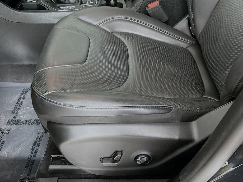 Used 2021 Jeep Cherokee Latitude Lux w/ Comfort/Convenience Group FWD image 30