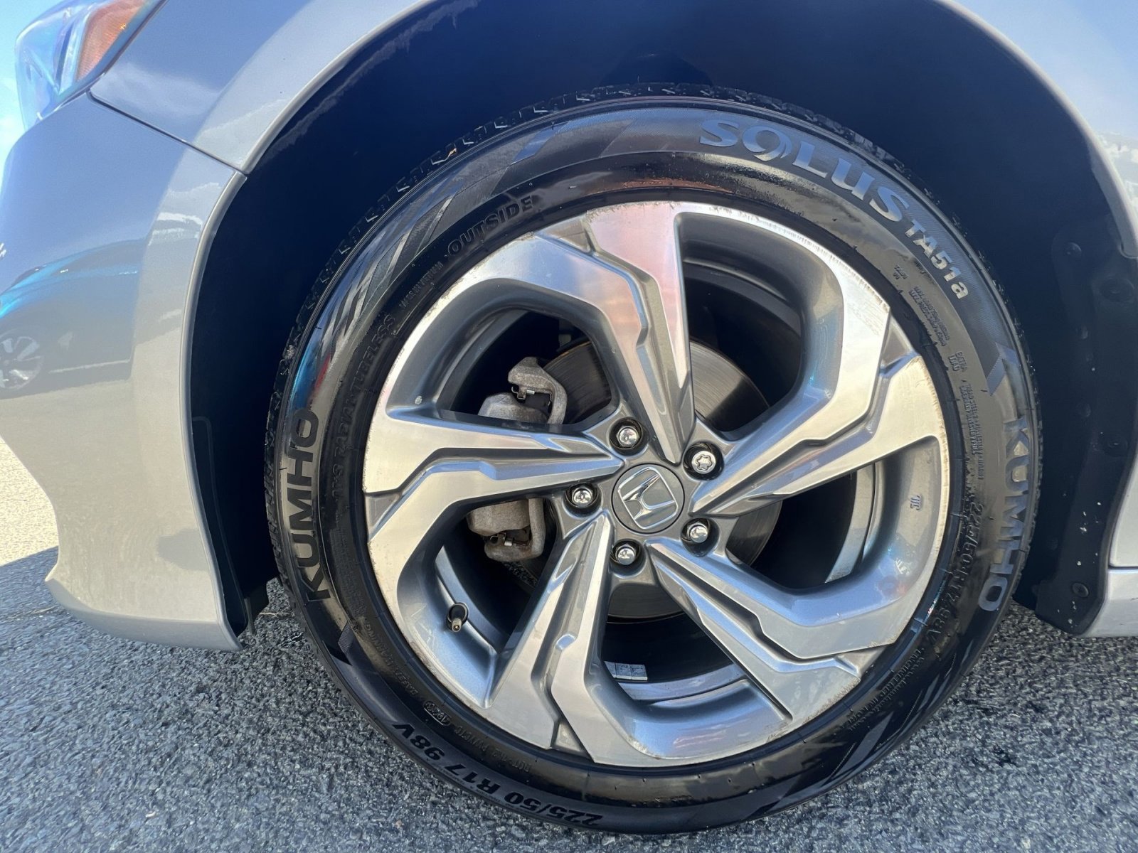 Used 2019 Honda Accord EX image 12