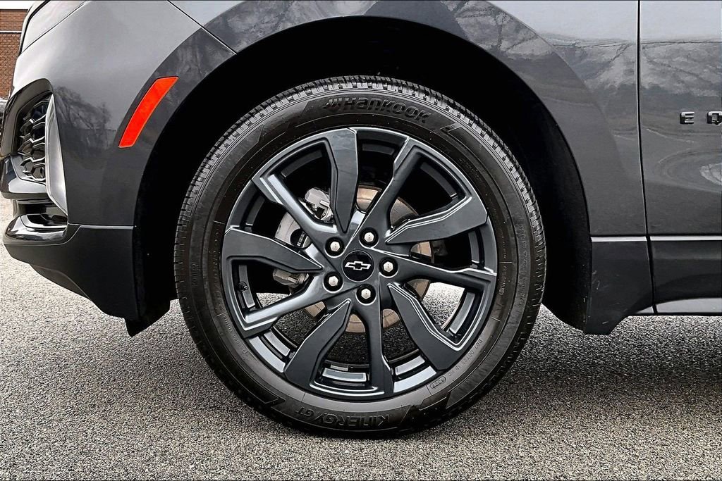Used 2023 Chevrolet Equinox RS w/ RS Leather Package image 9