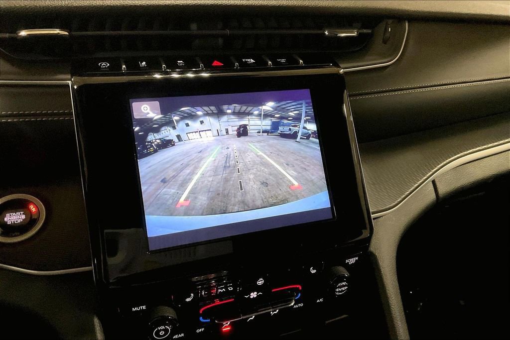 Used 2024 Jeep Grand Cherokee L Laredo image 20