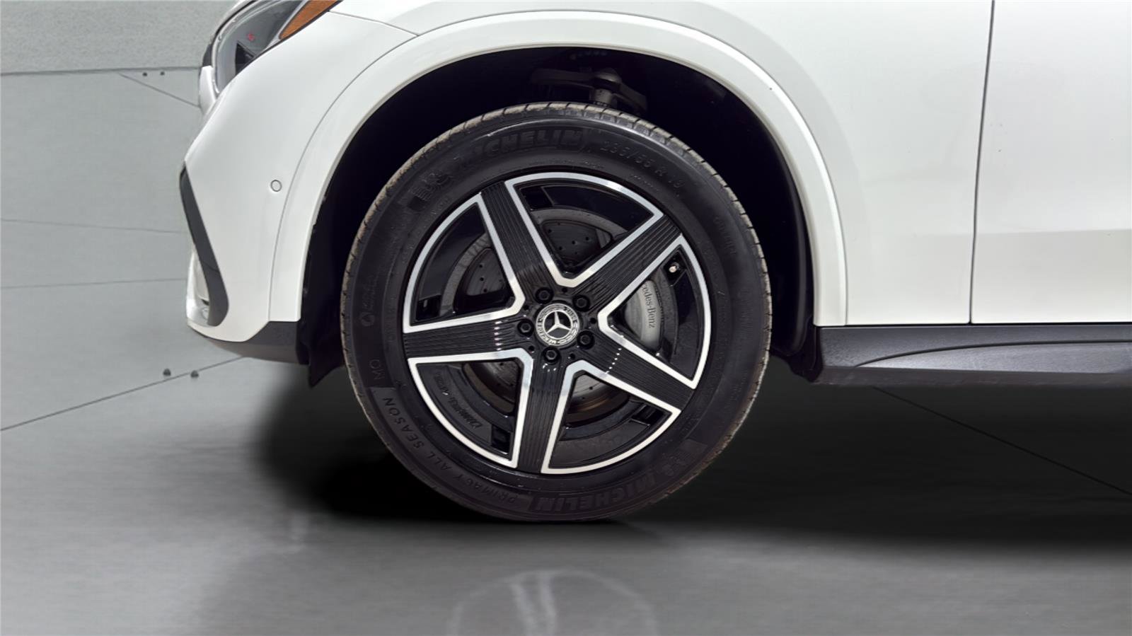 Used 2025 Mercedes-Benz GLC 300 4MATIC image 31
