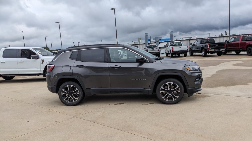 Used 2023 Jeep Compass Limited AWD/4WD image 2
