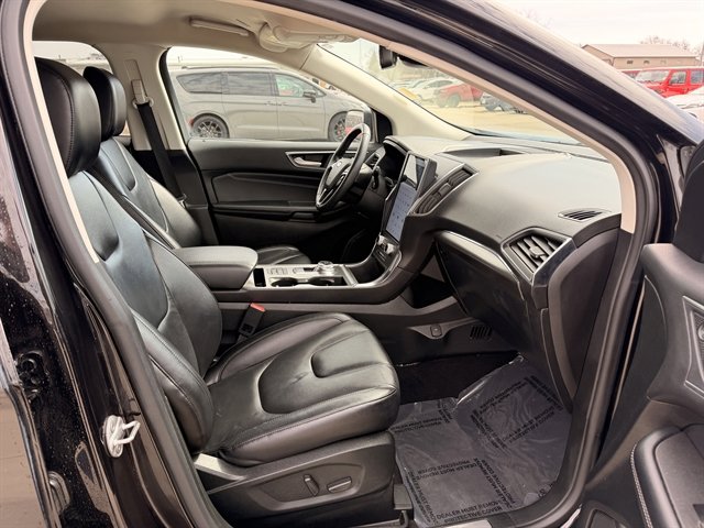 Certified 2022 Ford Edge Titanium AWD/4WD image 4