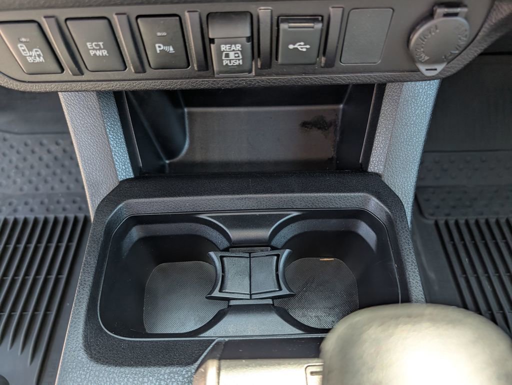 Used 2022 Toyota Tacoma SR5 AWD/4WD image 14