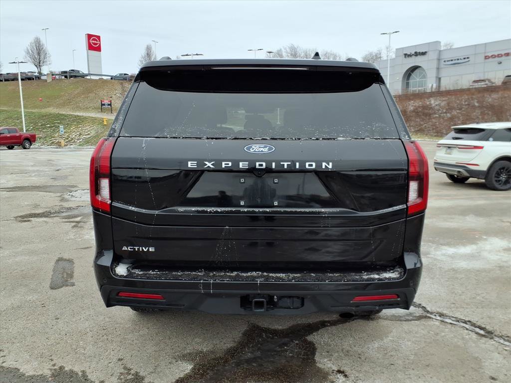 Certified 2025 Ford Expedition Active image 4