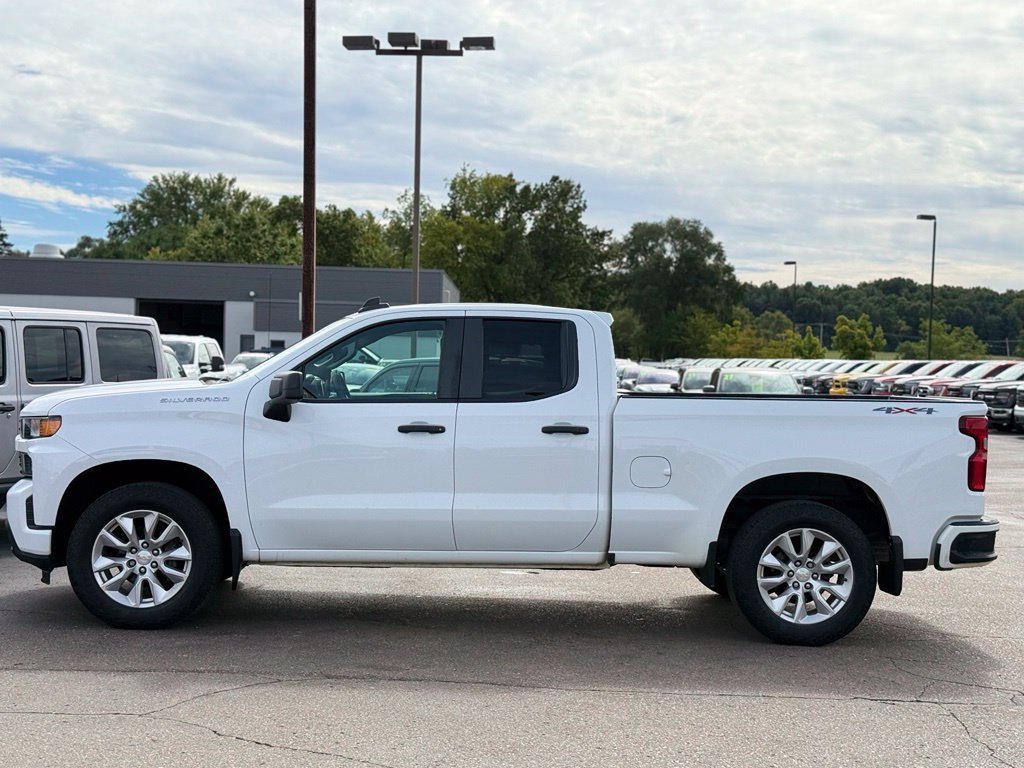Used 2020 Chevrolet Silverado 1500 Custom w/ Custom Value Package AWD/4WD image 32