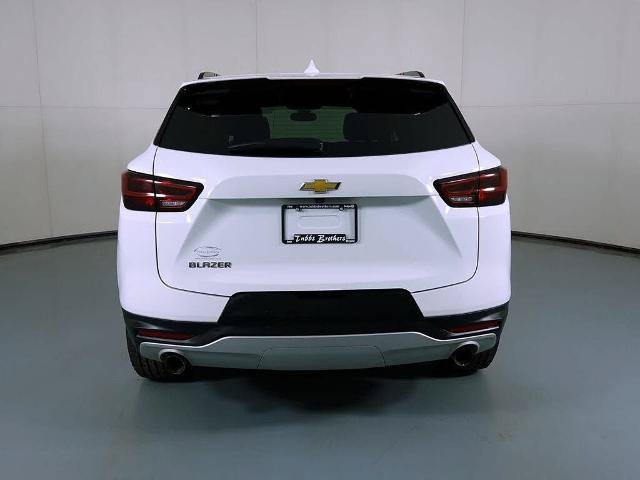 Used 2023 Chevrolet Blazer LT w/ Convenience Package FWD image 4