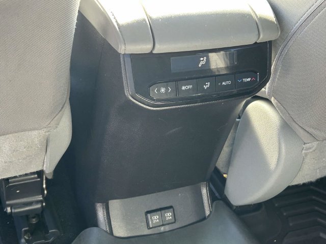 Used 2021 Toyota Highlander LE FWD image 11