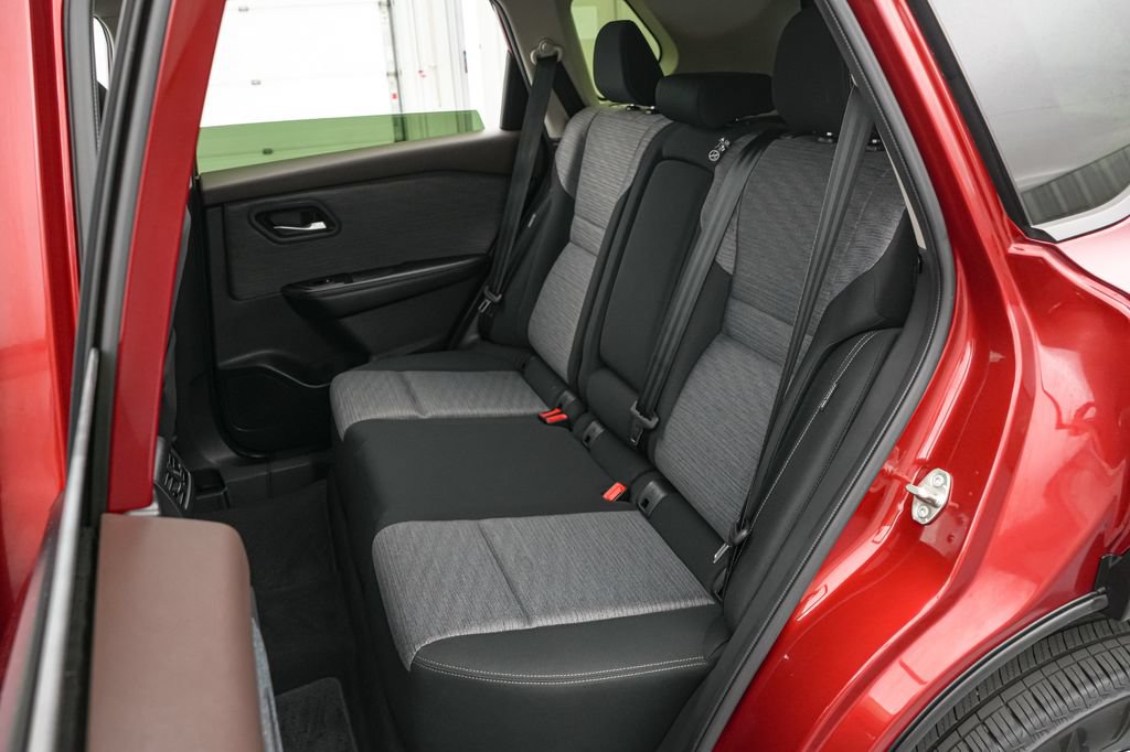 Used 2023 Nissan Rogue SV AWD/4WD image 18