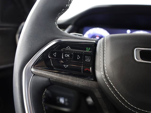 Used 2024 Jeep Grand Cherokee L Overland w/ Luxury Tech Group IV AWD/4WD image 32