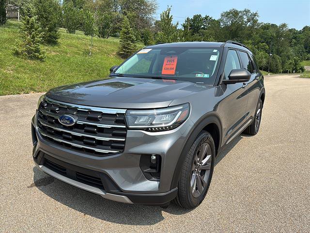 Certified 2025 Ford Explorer Active w/ Active Comfort Package AWD/4WD image 8