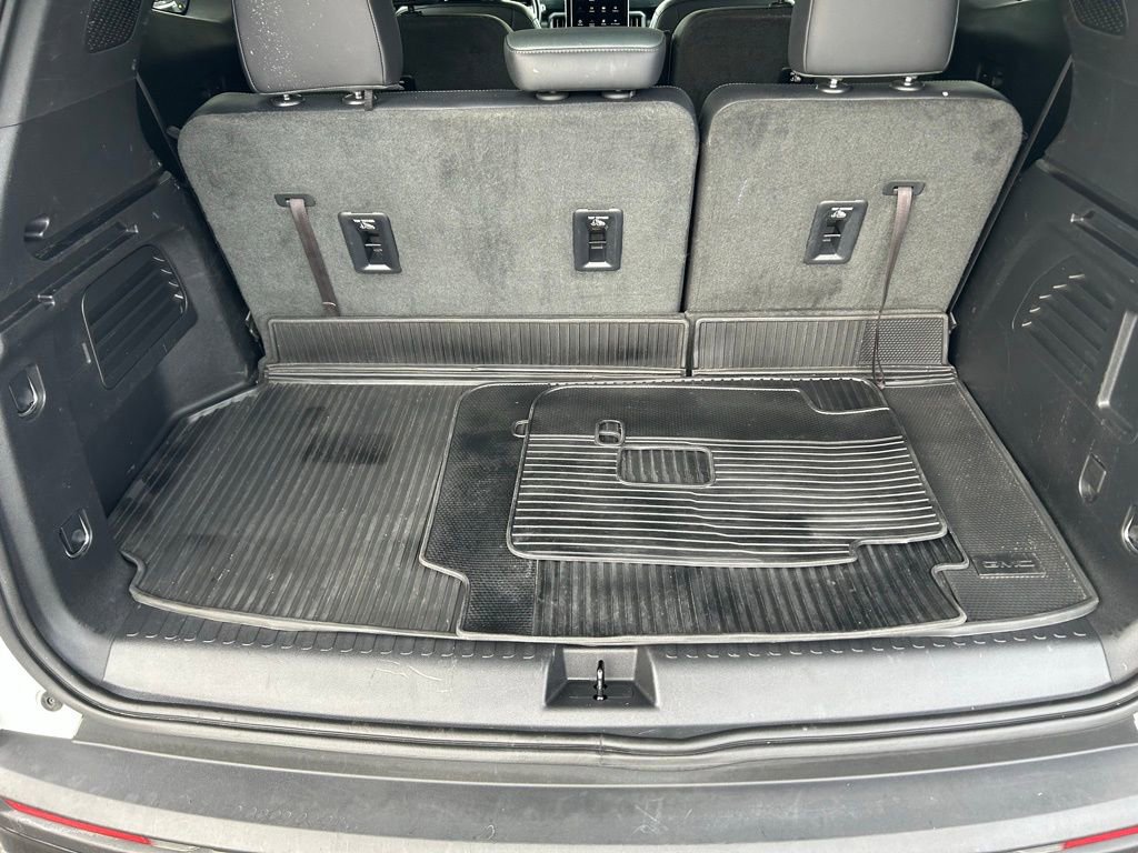 Used 2024 GMC Acadia AT4 w/ Luxury Package image 11